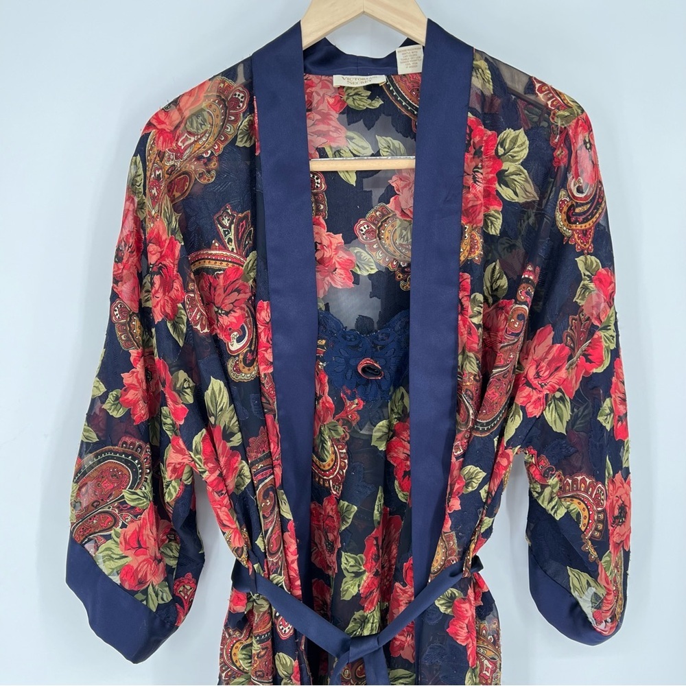 Victoria’s Secret Gold Label Vintage Floral Rose Lingerie‎ and Bathrobe - Picture 3 of 16